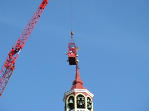 De windwijzer wordt geplaatst.